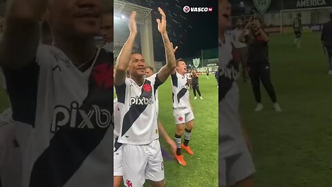 Jogadores comemorando com Ramon Diaz - América MG 0x1 VASCO