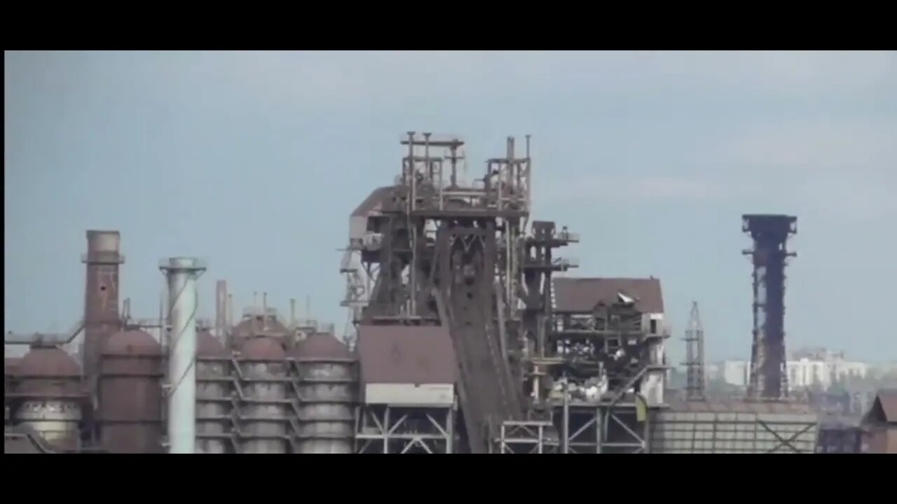 A look from the heights of Mariupol over Azovstal with Graham Phillips.