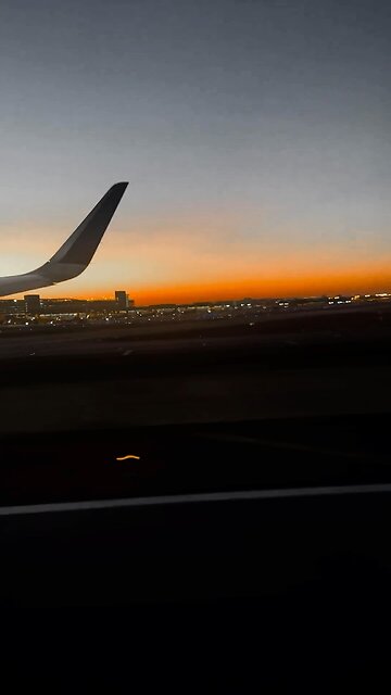 How about this for a pre-weekend #vibe? ☺️✈️