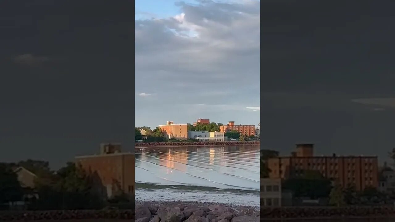 Even waves coming into the beach