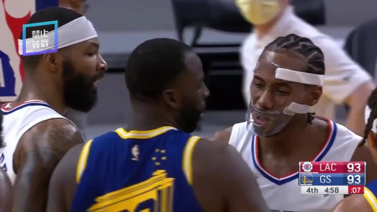 Draymond Green Grad Kawhi Leonard A Hard Foul Mid Air And Warning Him Said Hey !