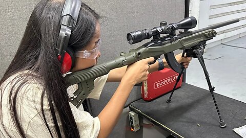 Dangerous Filipina Pulls the Trigger in CEBU