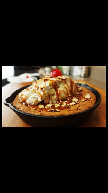Chocolate Chip Skillet Cookie Sundae #Shorts