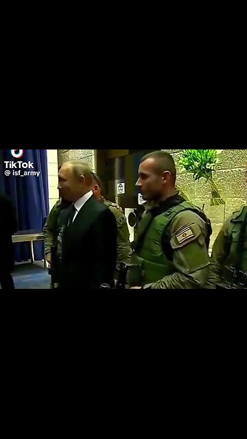 Vladimir Putin posing with Israeli snipers