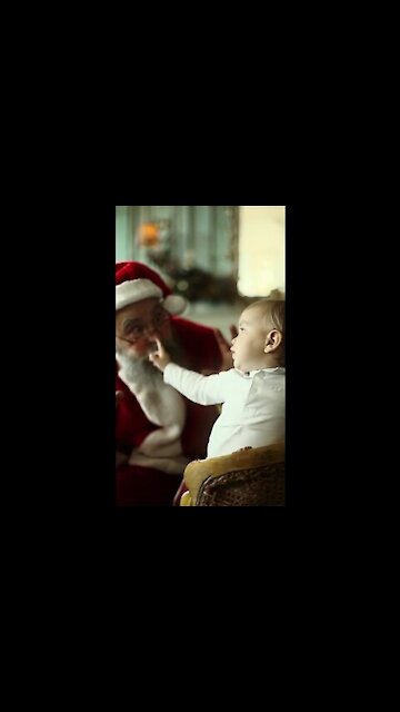 Look at Santa and his son's pet ..❤❤❤