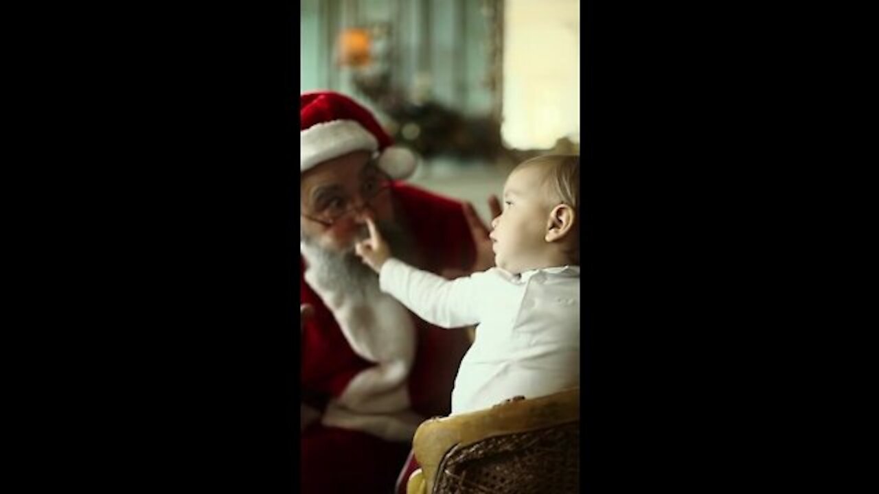 Look at Santa and his son's pet ..❤❤❤