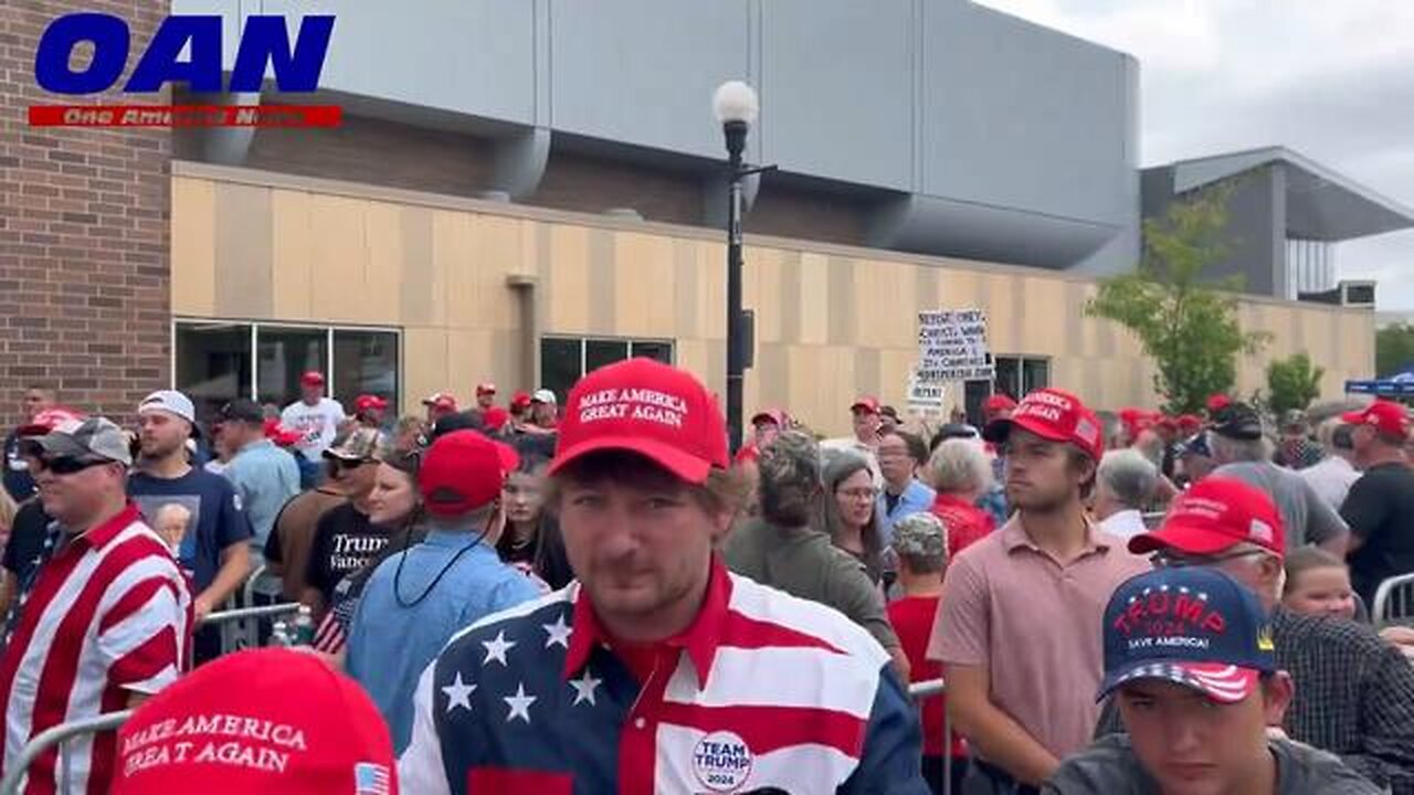 Big lines ready to see Trump and Tulsi Gabbard in Wisconsin!