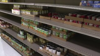 Gibsonton Elementary food pantry providing food to struggling families