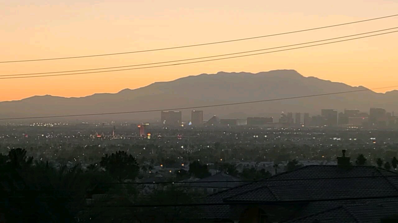 Did you see tonight's Las Vegas sunset? Check this out! 12.20.2024 #lasvegas #follow #travel