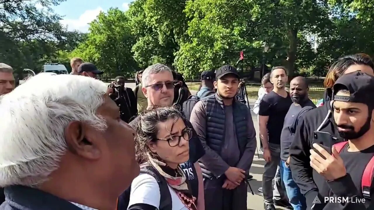 muslim man confronts asif #speakerscorner