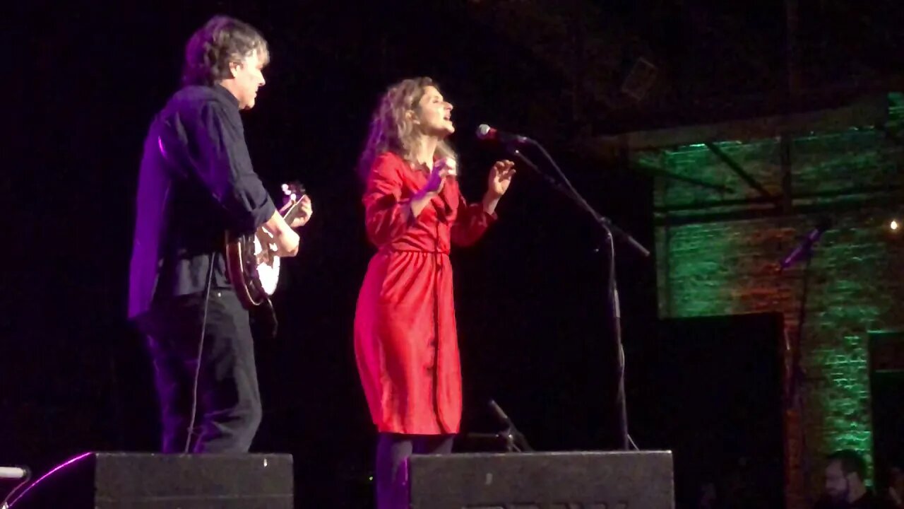 Bela Fleck & Abigail Washburn - Take Me To Harlan (String the Halls 2)