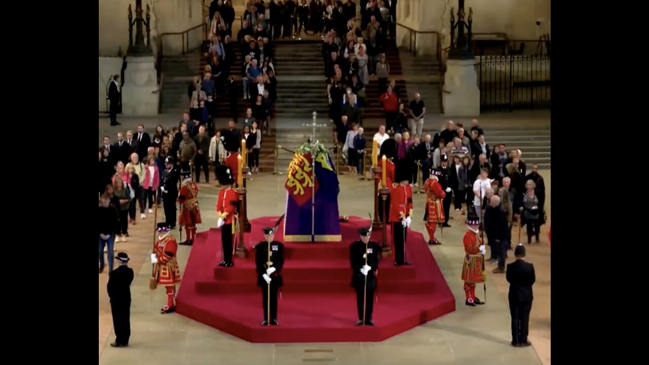 Royal Guard Collapses Near Queen Elizabeth II’s Coffin