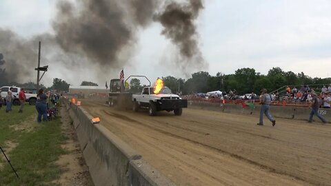 TRUCK PULLS OUTVILLE POWER SHOW 2021