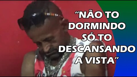 DUDU DESCANSA A VISTA ENQUANTO CONVIDADO CONTA HISTÓRIA TRISTE NO JUCELINO KUBICAST