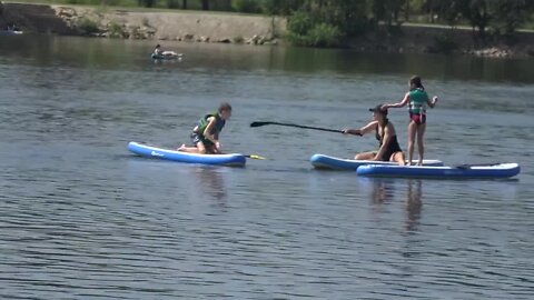 Hot summer days showcase the stand-up paddleboard craze in Idaho