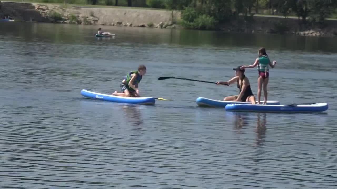 Hot summer days showcase the stand-up paddleboard craze in Idaho