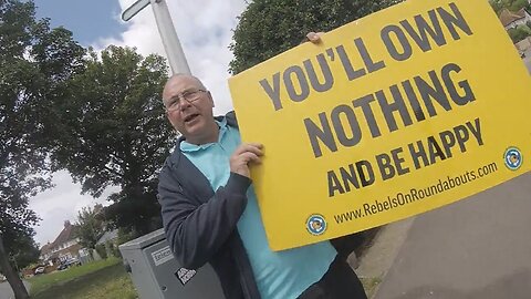 Stu's News 15-7-2023 ... Yellow Boarders. Hythe, Kent. TOUGH CROWD but 800 Light Papers Handed Out 😎👏🏽