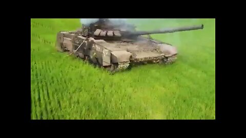 #Ukraine This Russian T 72B3 Obr 2016 tank was halted in the picturesque fields of East Ukraine