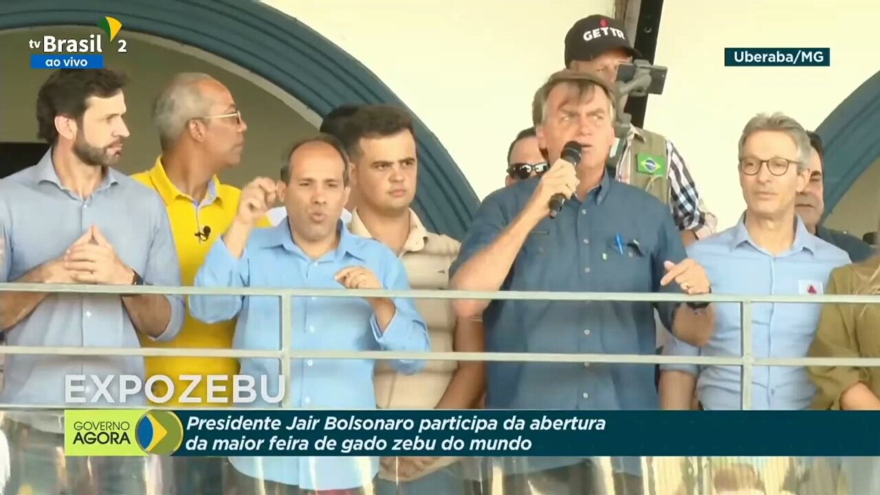 Bolsonaro fala para multidão na abertda Expozebu e Apoiadora Desmaia