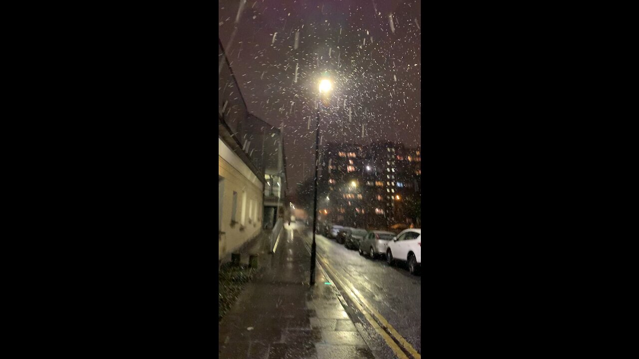 When it snows in London 👌👌