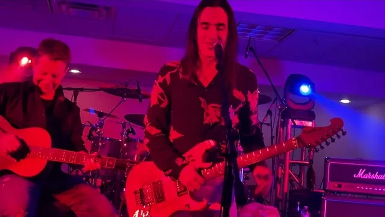 Nuno Bettencourt & Family - Nuno Noodling Between Songs - Turkey Jam 2023 Hudson MA 11/24/23