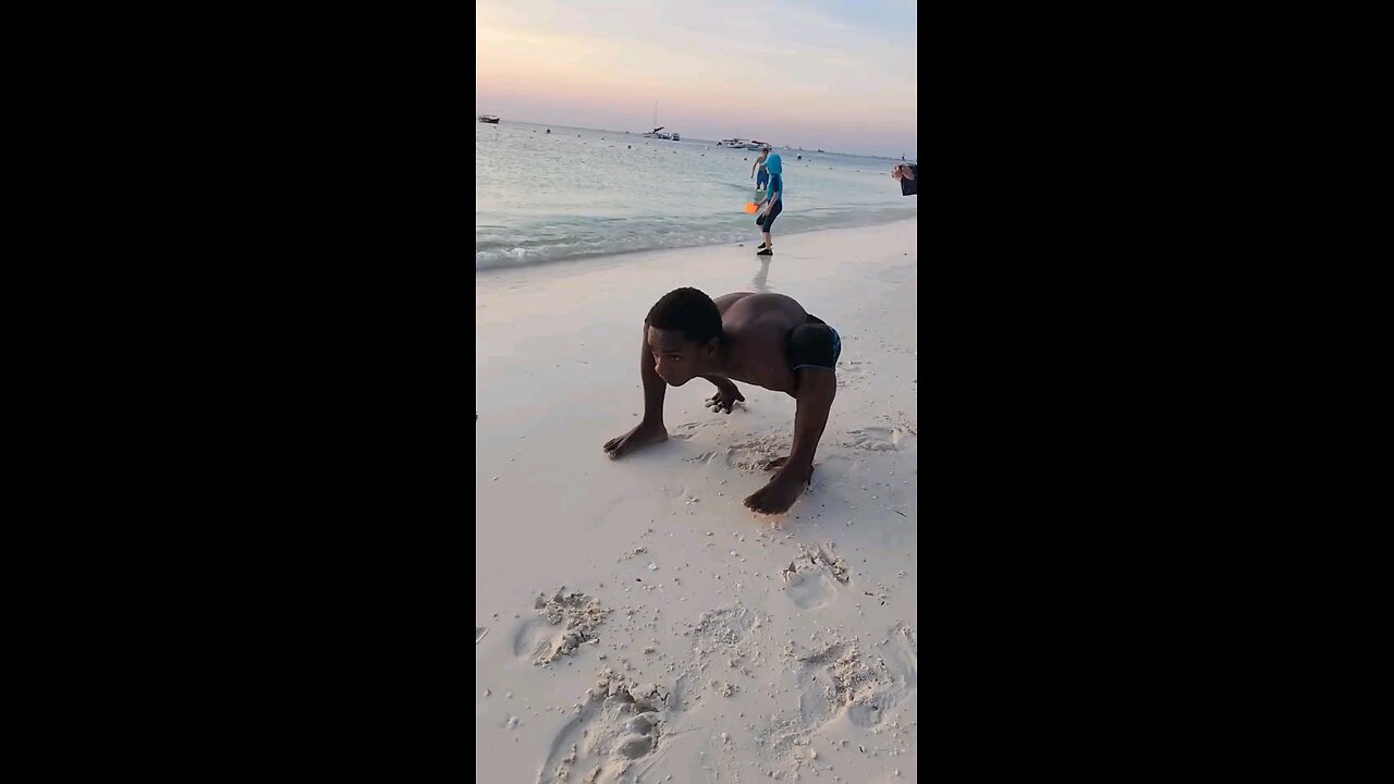 Very funny | Extremely talanted man cought on camera while performing on the beach | beach vibes