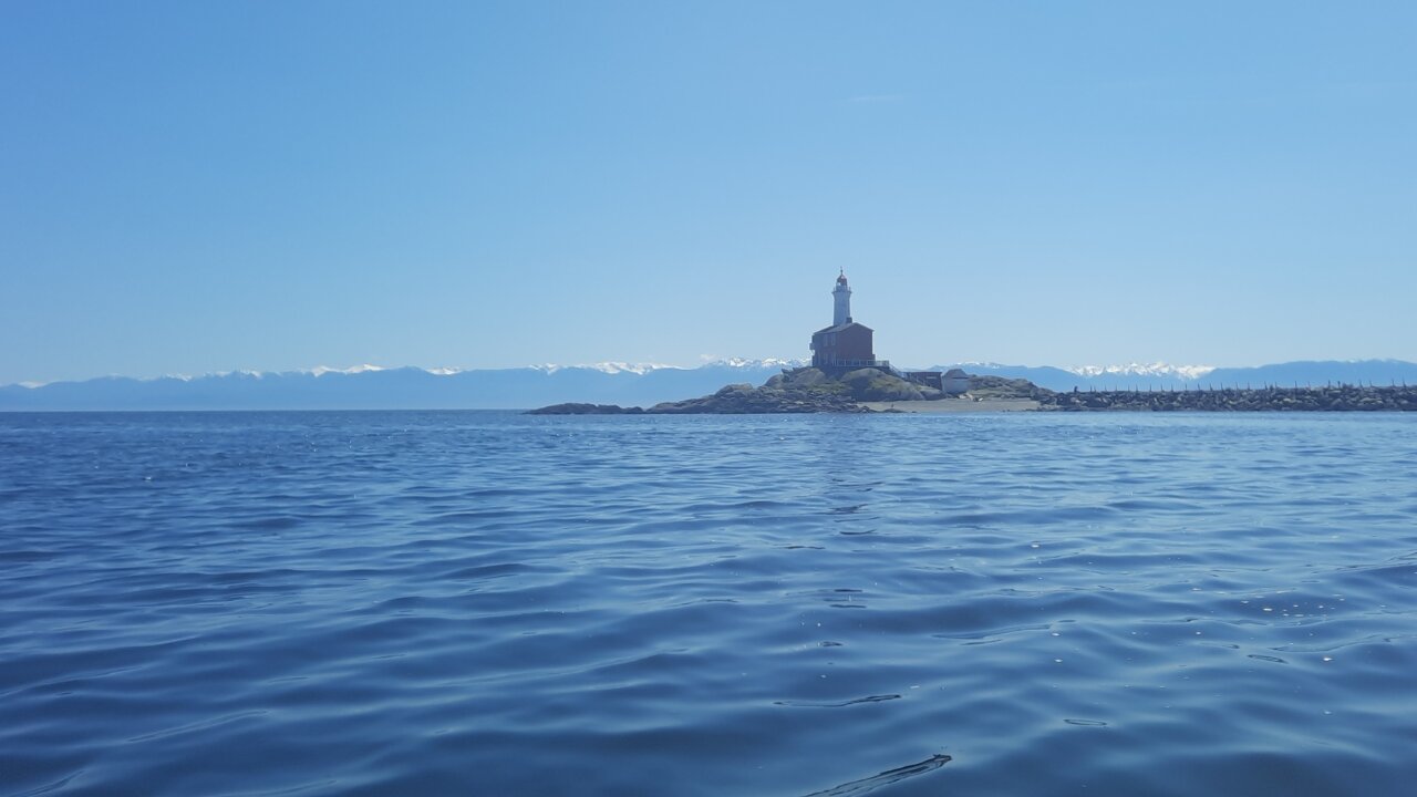 Sunny day paddling the Salish Sea | May 2024