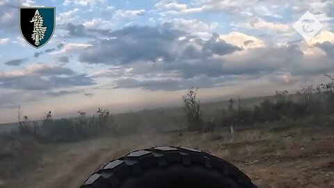 Moment Russian drone misses Ukrainian Special Forces during frontline evacuation