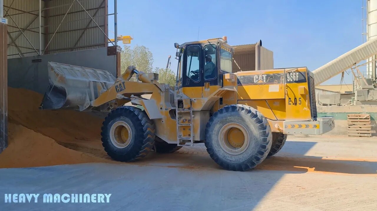 Wheel Loaders 966 , Excavator hyundai 220 and demolition site