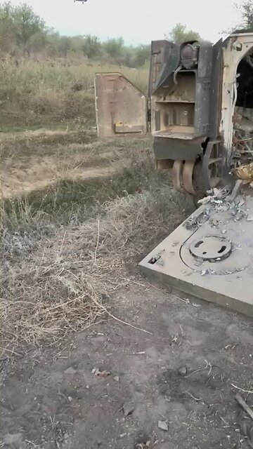 Another destroyed Ukrainian Bradley