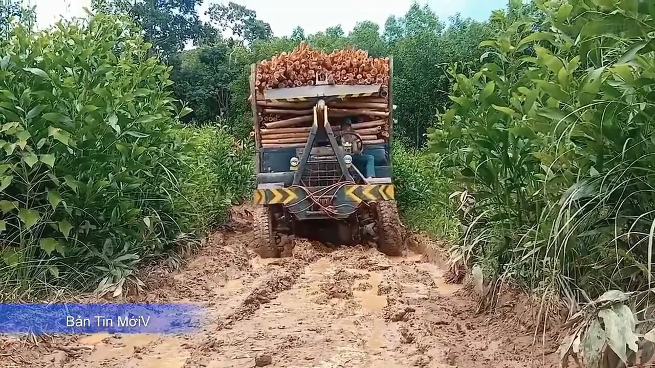 25 $ Marvel at the tractor and deliver the cargo at all costs