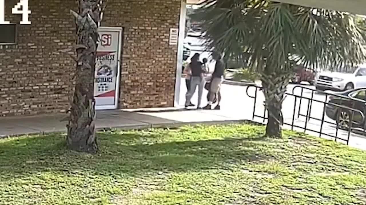 VIDEO: 'Brazen' armed robbers target woman holding baby outside Florida business, sheriff's office says