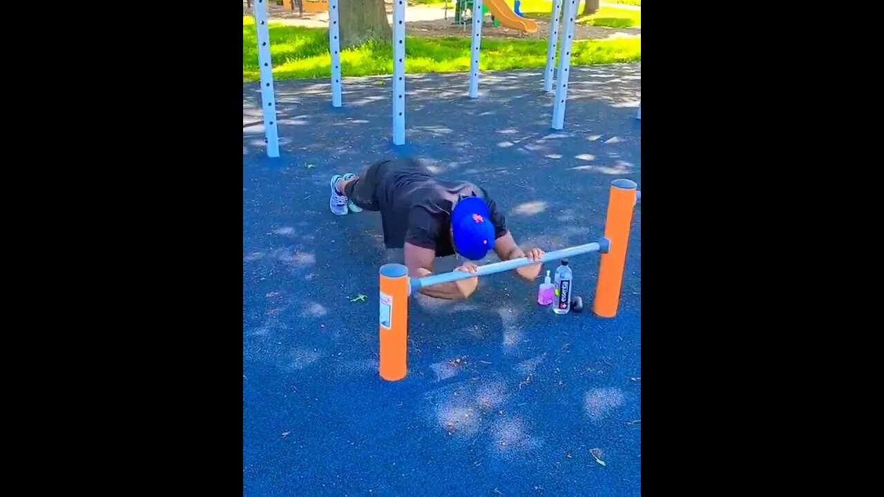 BARBELL PUSH-UPS 💪🏽 #shorts