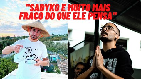 Possesivo "Sadyko é muito mais fraco do que ele pensa"