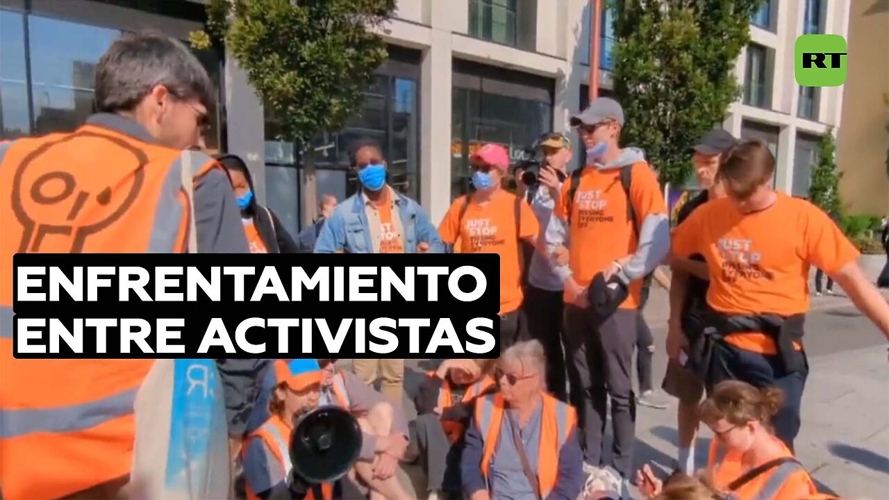 Manifestantes de Just Stop Oil son rodeados por un movimiento "Dejen de molestar"