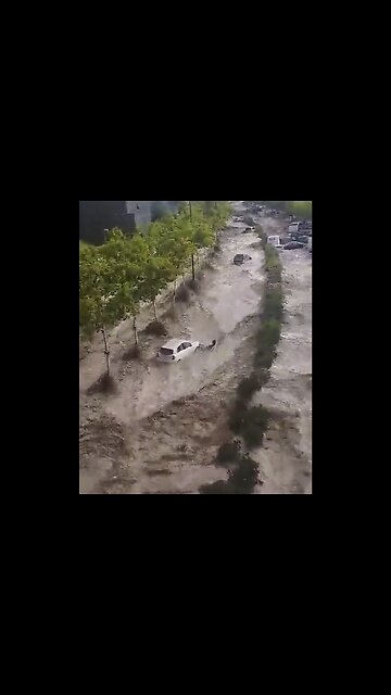 FLASH FLOODINGS SWEPT AWAY CARS IN ZARAGOZA SPAIN🌊🚗💦🚙💧🚐💫