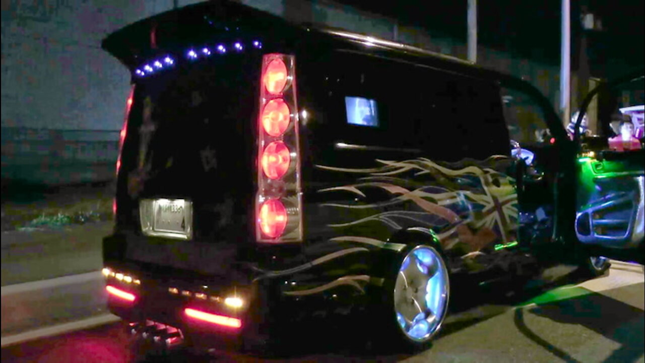 Pimped-up Vans: Japanese Auto Enthusiasts Customise Rides With Crystals And Cool LEDs