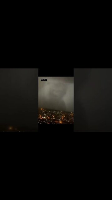 ¿Quién nos mira desde el cielo? se ve un rostro en plena tormenta en Turquía