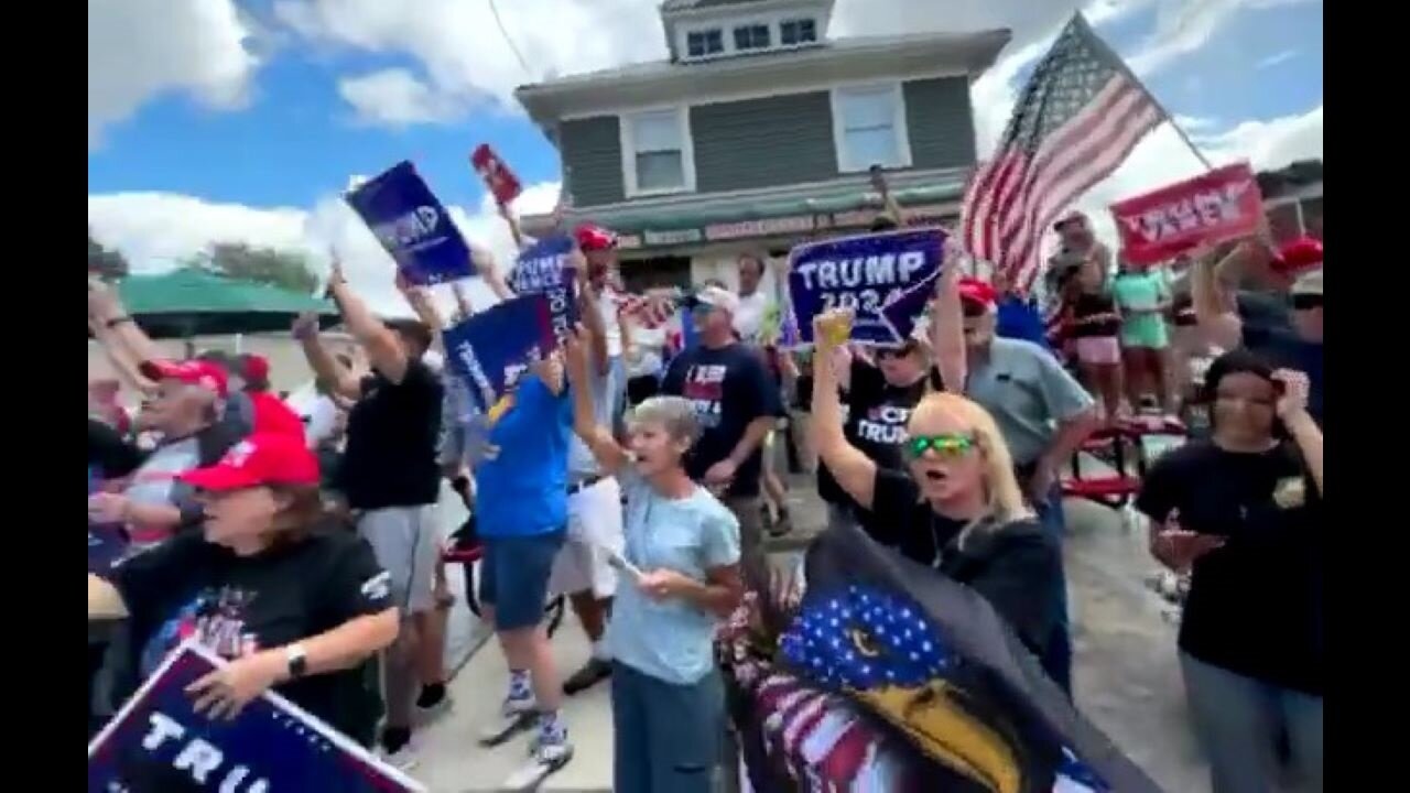 Harris Campaign Met By Trump Supporters Shouting "Trump Trump Trump" As She Kicks Off Her Bus Tour