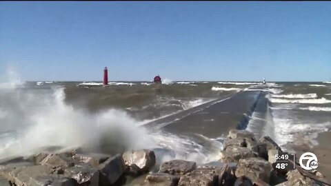 Experts say erosion along Great Lakes to worsen amid ice decline, climate change