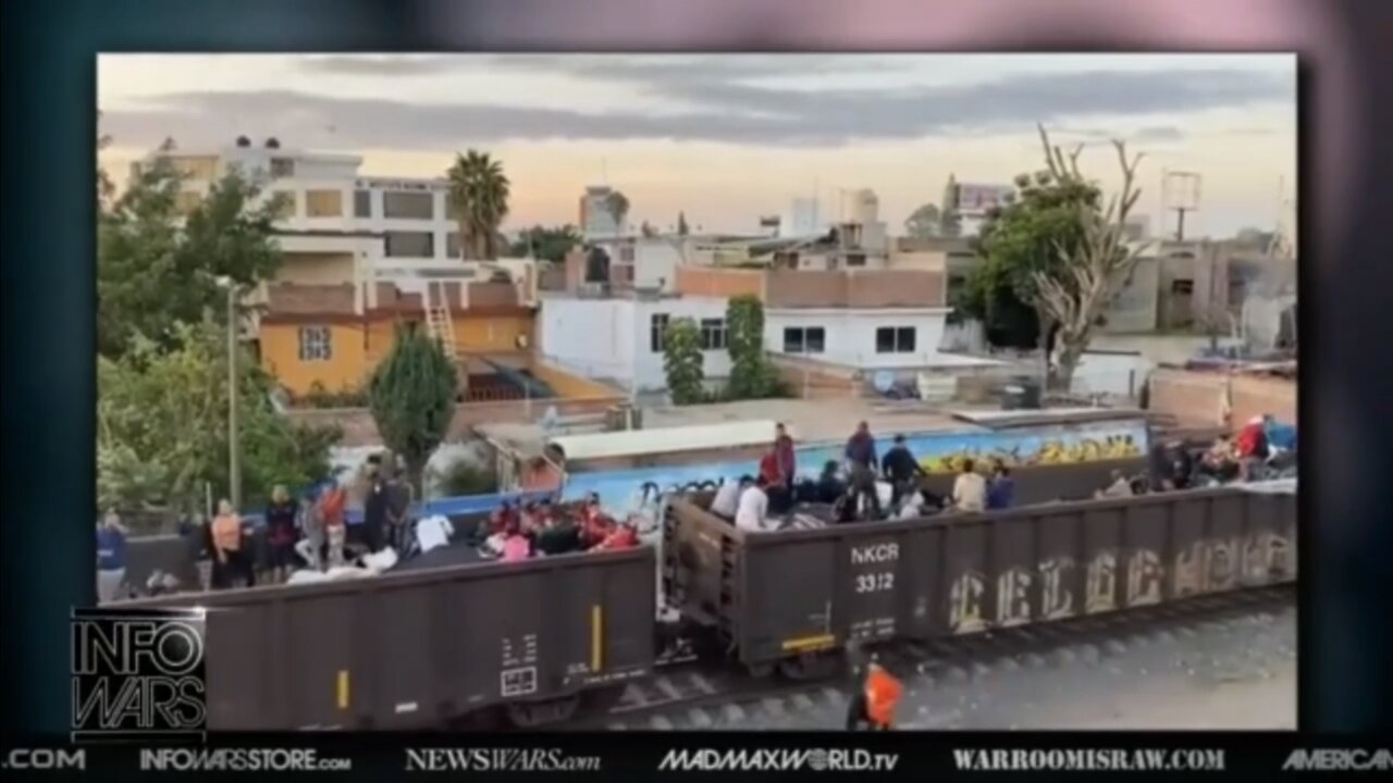 TRAINLOADS of Illegal Immigrants POURING Past the Border!! 🚞