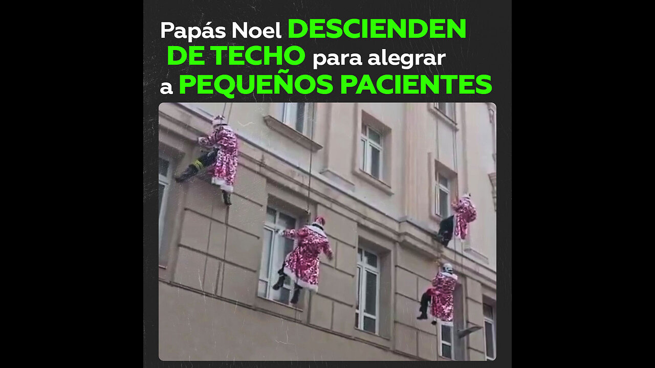 Escuadrón de Papás Noel desciende del techo de un hospital para felicitar a pequeños pacientes