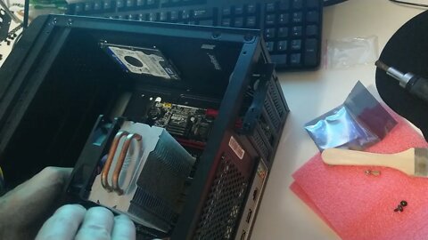 Instalando a Placa Mãe Jingsha X79M-S 3.0 com o Xeon E5 2650 v2 no Gabinte C3Plus.