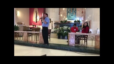 El sacerdote Luis Toro, explica a profundidad el culto de la Santa Eucaristía.