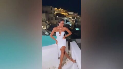 Vestido Off-White. Grécia