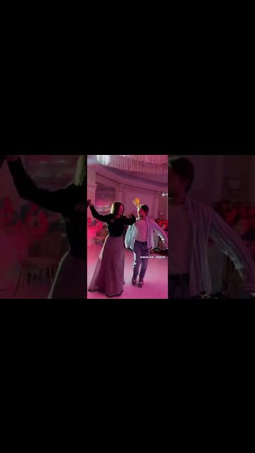 ИНГУШИ КРАСИВО ТАНЦУЮТ ЛЕЗГИНКУ НА СВАДЬБЕ #shorts