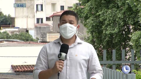 Duas pessoas feridas após guindaste cair de prédio no centro de Ipaba