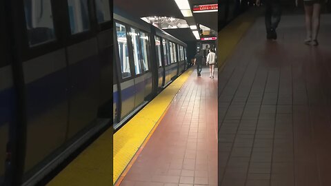 Superb Montréal metro