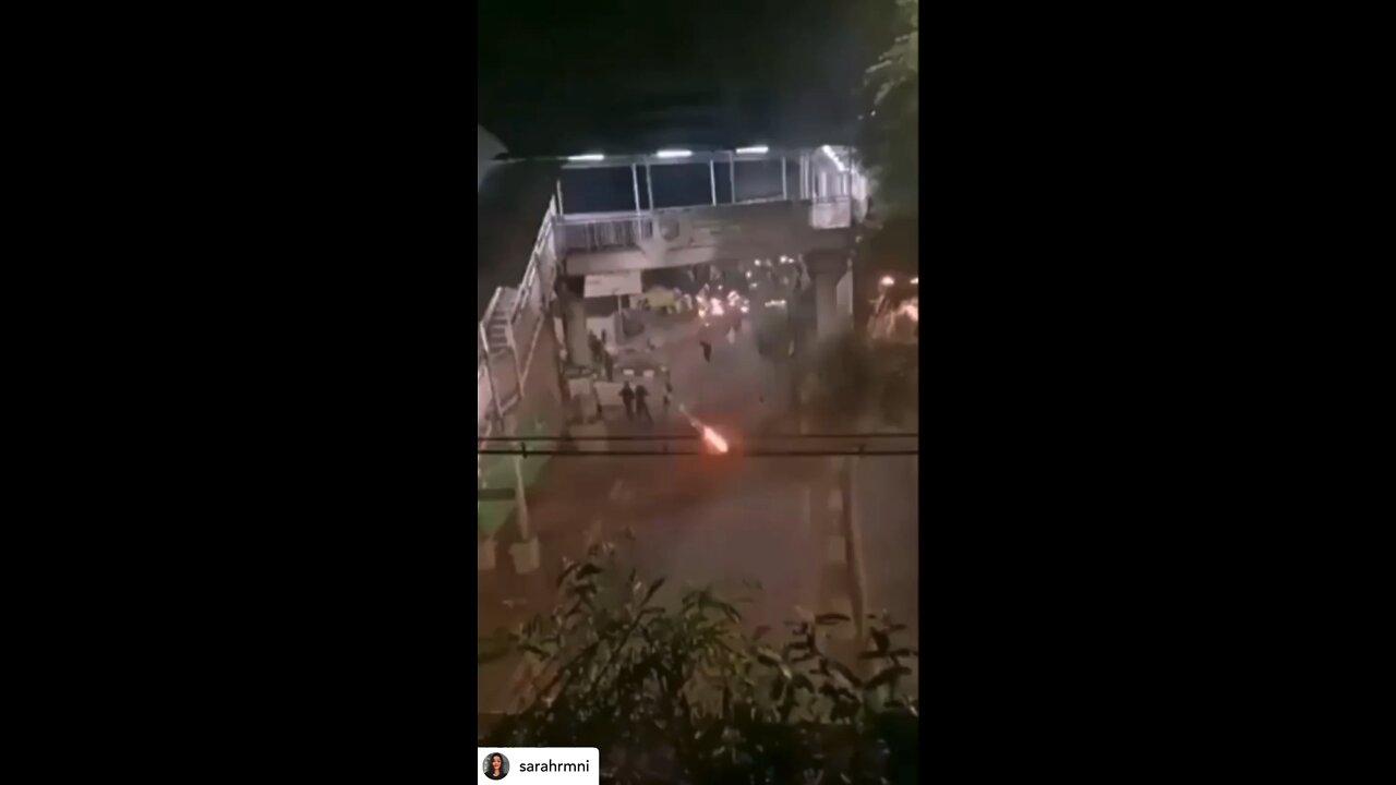 Police is shooting at Iranian protesters