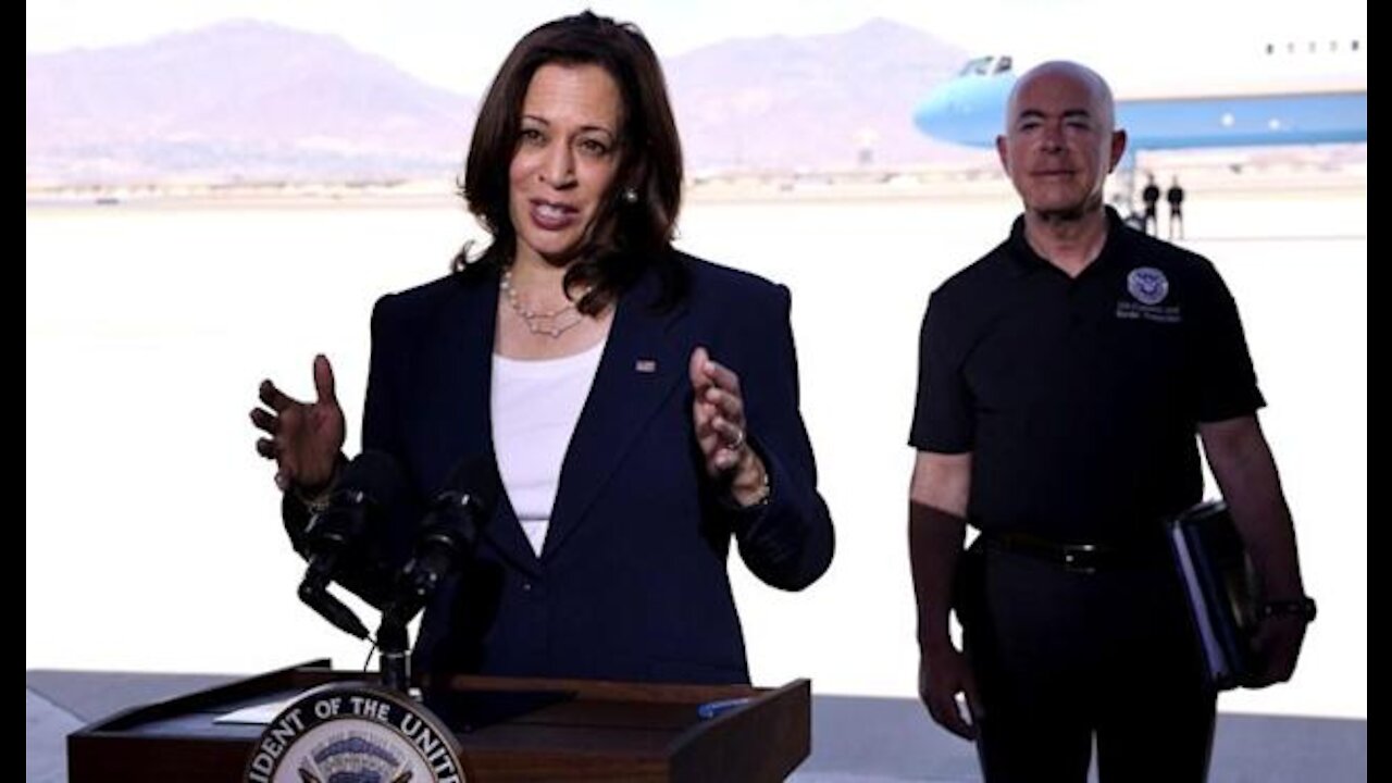 Kamala Harris Snaps at Reporter as She Arrives in El Paso ‘It’s Not My First Trip